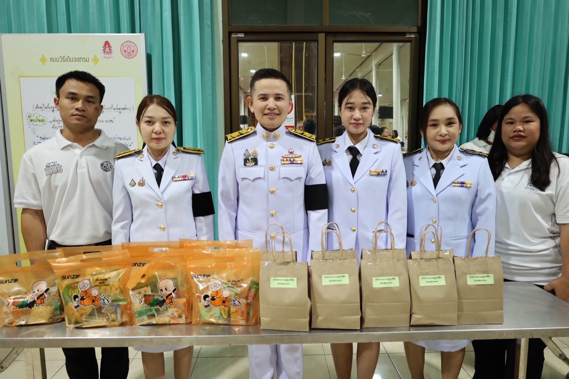 title - พิธีเจริญพระพุทธมนต์และพิธีทำบุญตักบาตรถวายพระราชกุศลเนื่องในโอกาสวันคล้ายวันประสูติ สมเด็จพระเจ้าลูกยาเธอ เจ้าฟ้าทีปังกรรัศมีโชติ มหาวชิโรตตมางกูร สิริวิบูลยราชกุมาร 